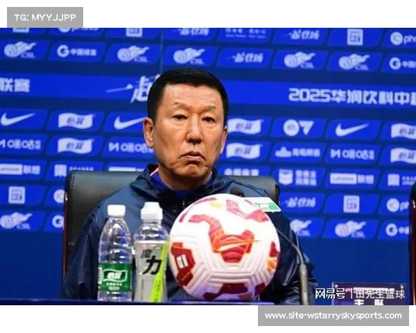 崔康熙强调全力以赴展现球队进攻特色为明天关键比赛做好充分准备 崔康熙强调全力以赴展现球队进攻特色为明天关键比赛做好充分准备